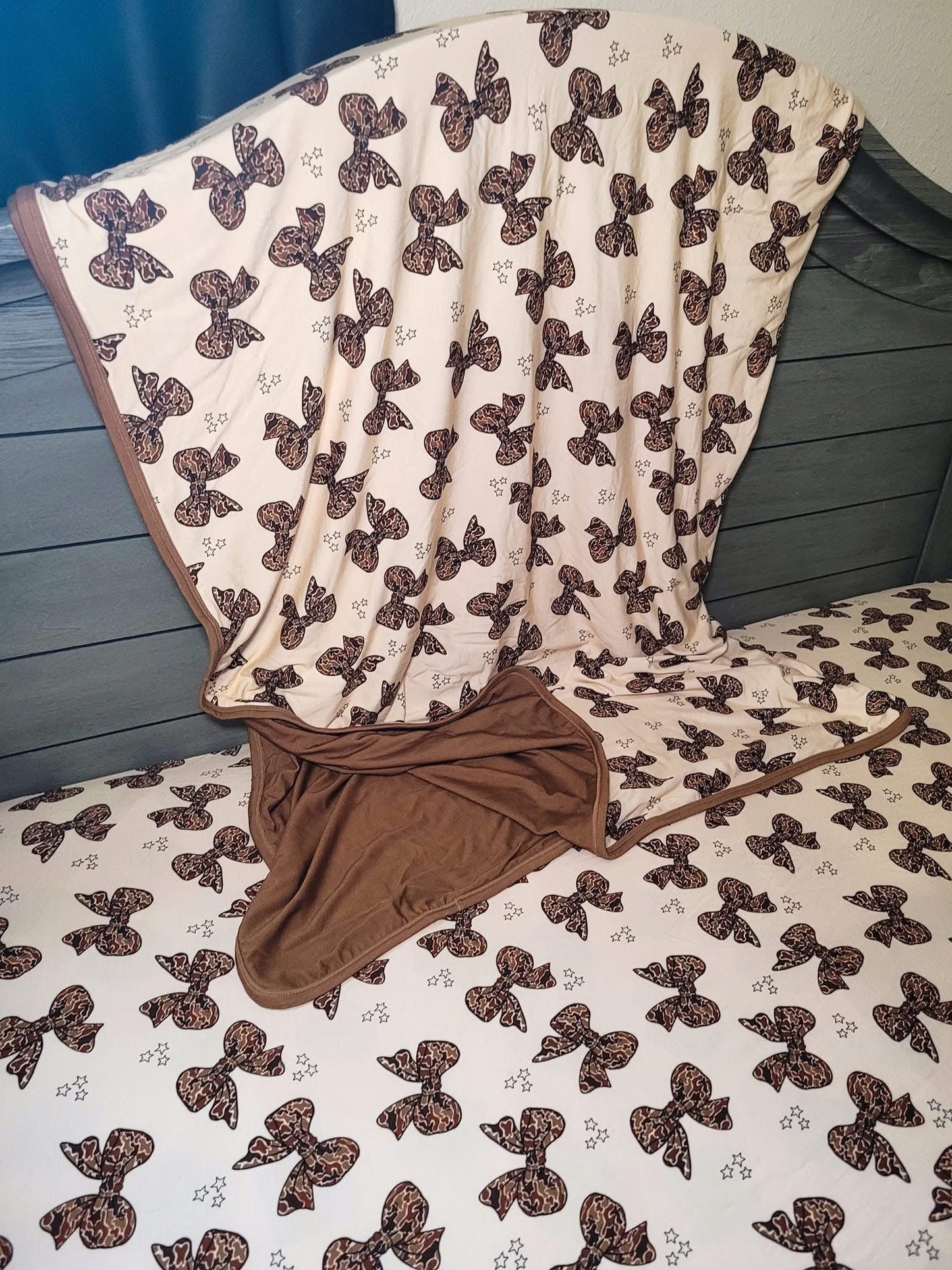 Camo bows blanket - RTS